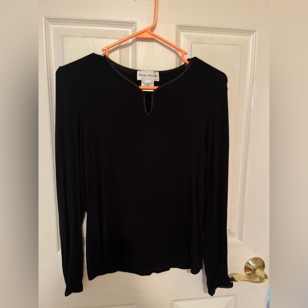 Black Rena Rowan top. Medium